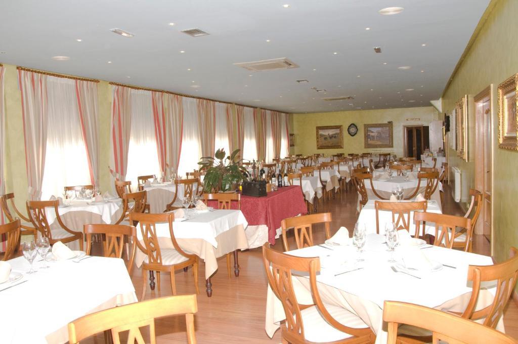 Hotel Restaurante San Roque Medina del Campo Dış mekan fotoğraf