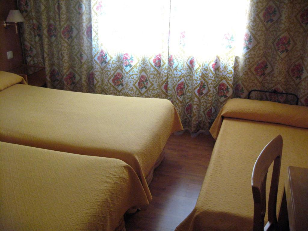 Hotel Restaurante San Roque Medina del Campo Oda fotoğraf